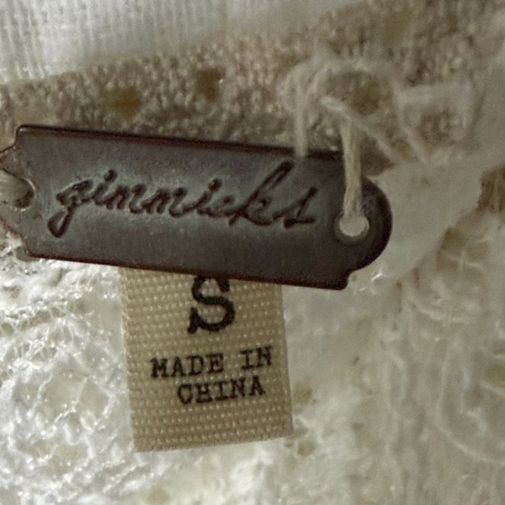 Gimmicks Embroidered Top - Picture 2 of 6